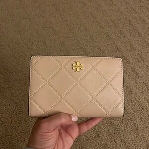 Tory Burch quilted wallet